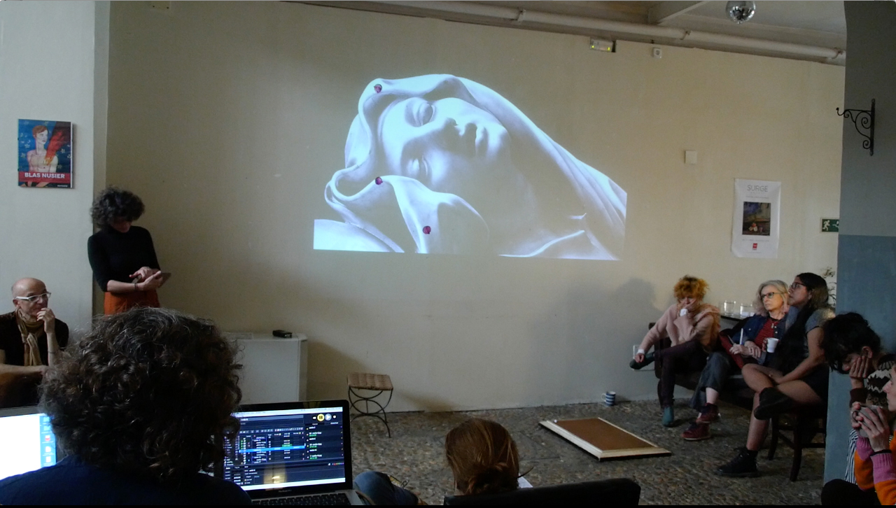 Conferencia performativa/juego de las Moradas en el Umbral de Primavera dentro del Festival Surge de Madrid  2018.