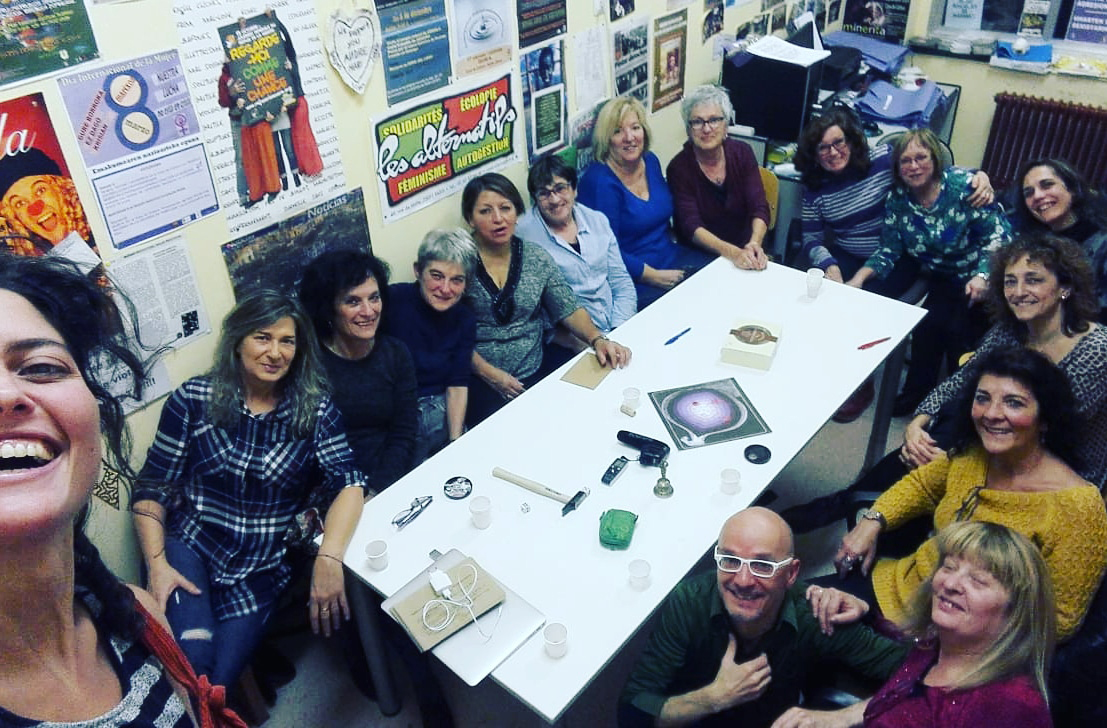 Conferencia performativa /juego en el local de la Asociación Andre Mari, Huarte, Navarra. Como parte de la residencia OB-SKENA 2018 en Centro Huarte.