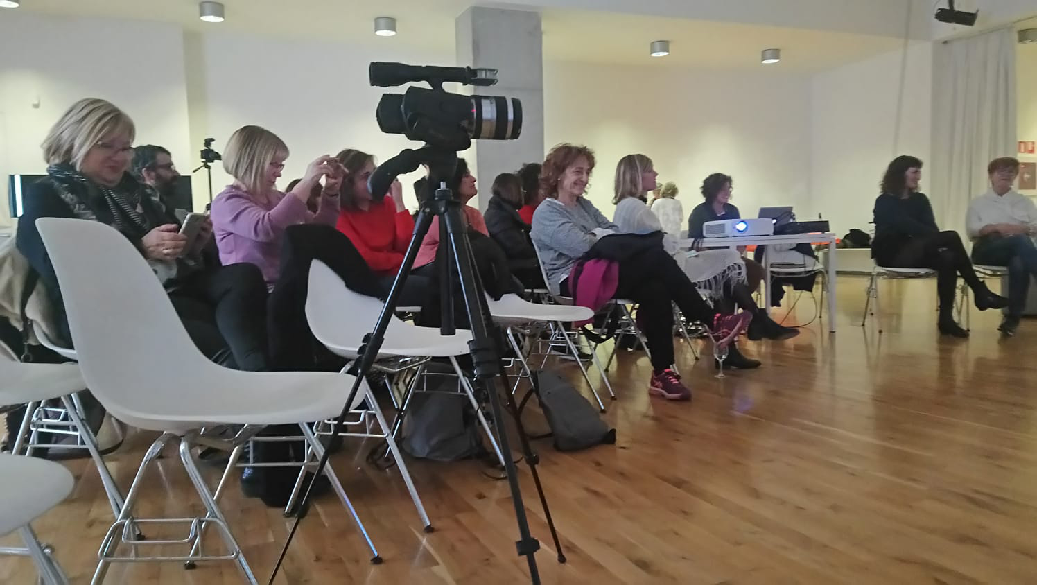 Conferencia performativa /juego en Aperitifak de Centro Huarte, Navarra. Como parte de la residencia OB-SKENA 2018.