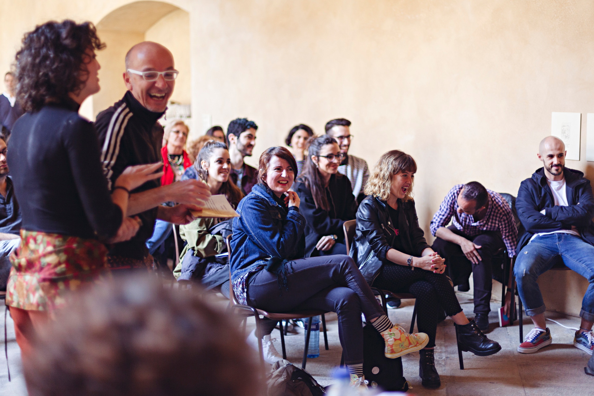 Conferencia performativa/juego de las Moradas en el Claustro del Museo Arqueológico de Oviedo dentro del Muyeres Fest 2018.