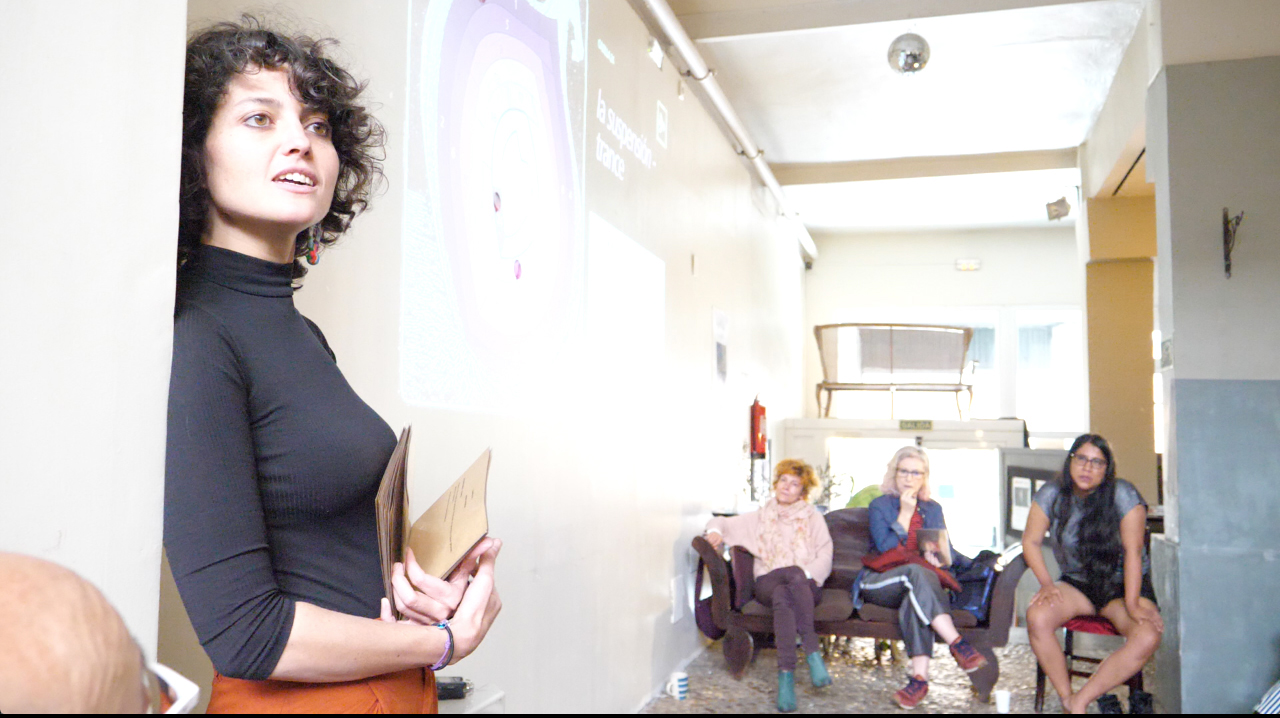 Conferencia performativa/juego de las Moradas en el Umbral de Primavera dentro del Festival Surge de Madrid  2018.