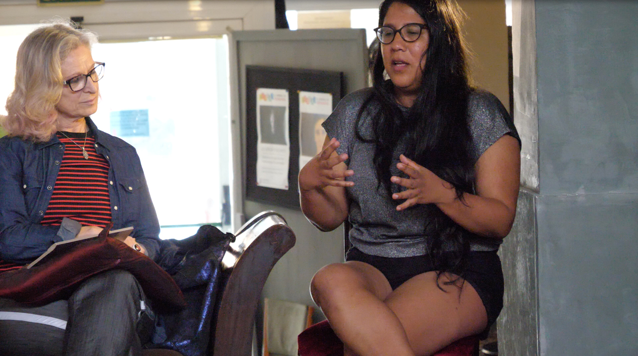 Conferencia performativa/juego de las Moradas en el Umbral de Primavera dentro del Festival Surge de Madrid  2018. Conferenciantes jugadoras: la coreógrafa Claudia Faci, la directora Sara Molina y la escritora Gabriela Wiener.